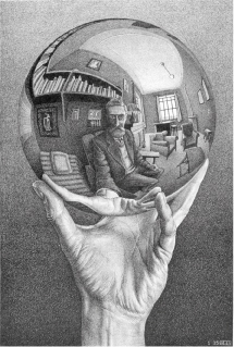 Lythographie d'Escher Main tenant un miroir sphérique